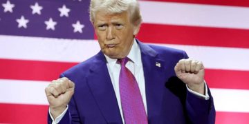 Trump’s big crypto dinner this Thursday will host 220 guests, including a Chinese billionaire—while a U.S. Senator plans to join a protest outside