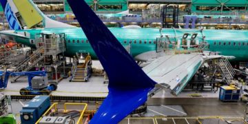 Analysis-Boeing rebuilding trust as airline bosses see improved jet quality