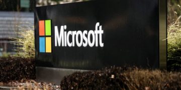 Microsoft alerts businesses, governments to server software attack