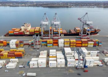 Trump puts 35% tariff on Canada, eyes 15%-20% tariffs for others