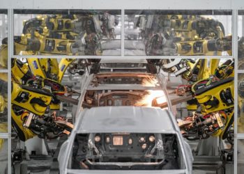 Selling Skeptical Americans on His Economy