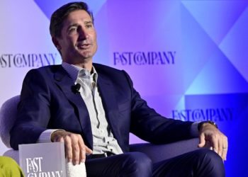 Starbucks CEO says the coffee chain won’t lose its cash-strapped consumers because it’s on its way to being a ‘world-class customer service’ company