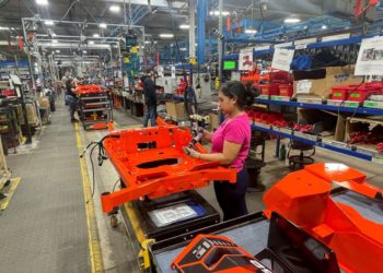 US business activity moderates further in September