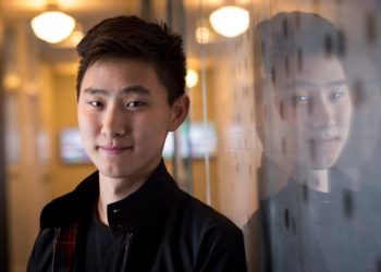 Gen Z billionaire Alexandr Wang tells 13-year-olds they should be more like Bill Gates, who snuck out of the house to code at night