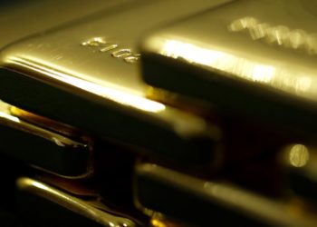 Gold Tops $4,000 for First Time Fueled by US Shutdown