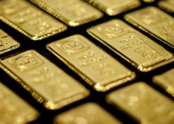 Gold Within Whisker of $4,000 on US Shutdown, Tech Stock Wobble