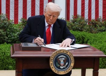 Supreme Court won’t stop Trump’s tariffs. Deal with it, officials say