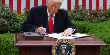 Supreme Court won’t stop Trump’s tariffs. Deal with it, officials say